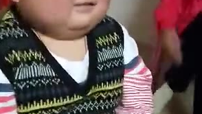 这个小孩太可爱了